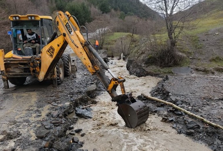 Арсланбек Алибеков подвёл итоги работы транспорта и дорожного хозяйства Дагестана за месяц после начала стихии